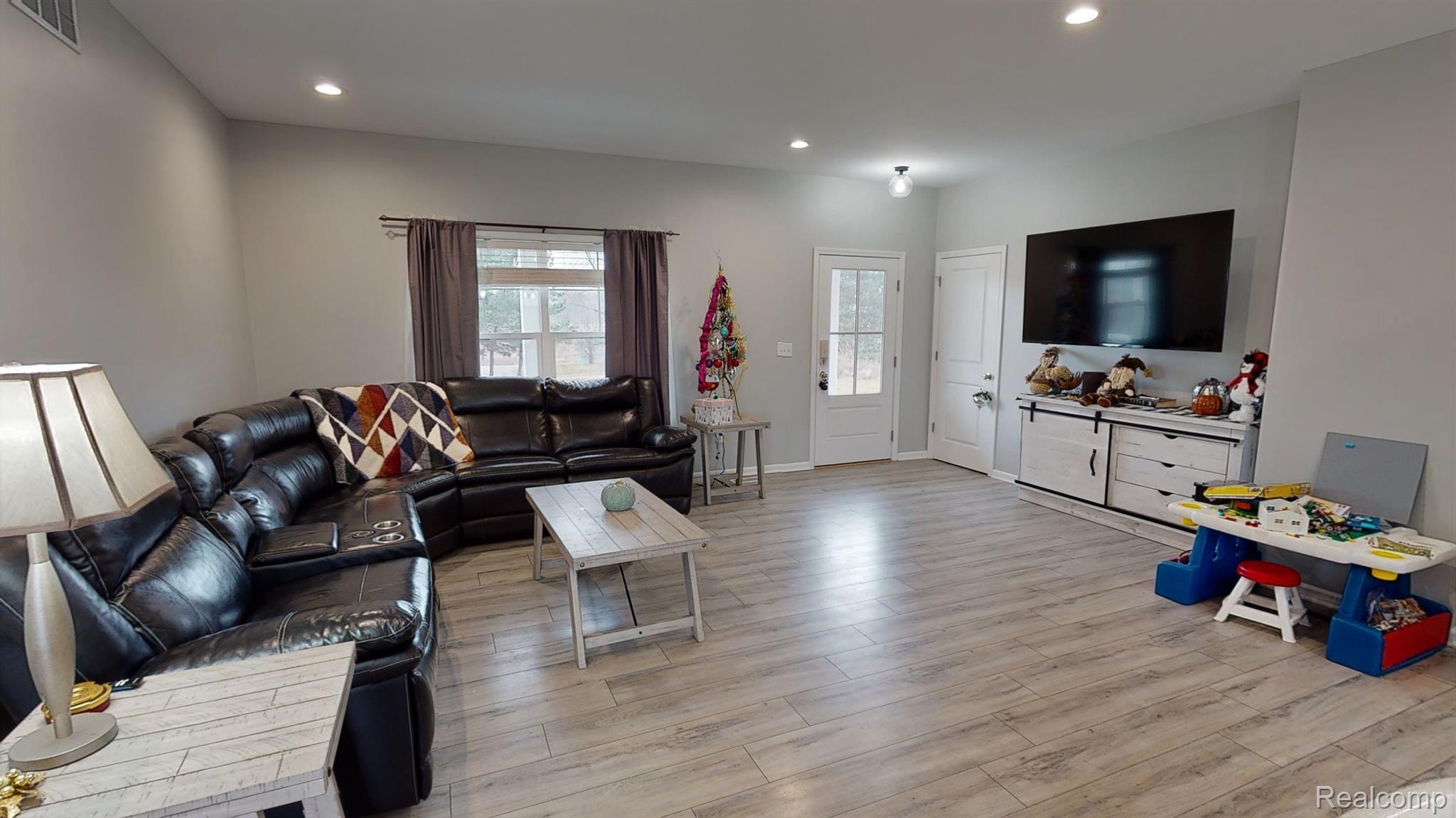 3171 South Henderson Road Davison, MI 48423 - Photo 20 of 39 Gallery Image 20