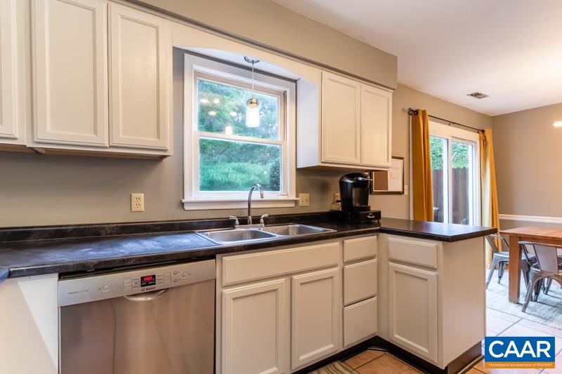 1482 Minor Ridge Court Charlottesville, VA 22901 - Photo 8 of 32 Gallery Image 8