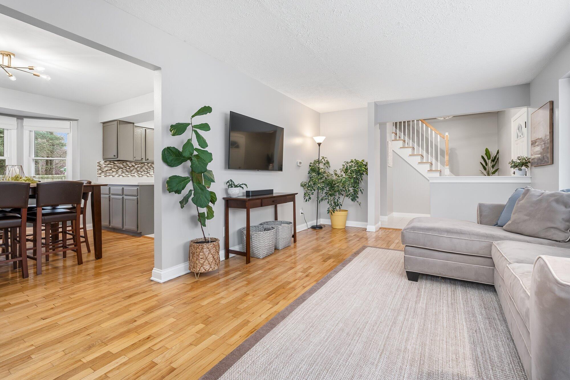 1027 Piccadilly Road Kalamazoo, MI 49006 - Photo 5 of 45 08-WM1027piccadilly-25