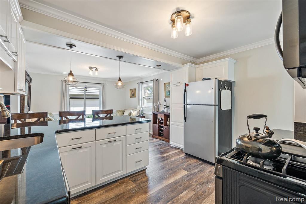 2392 Columbia Road Berkley, MI 48072 - Photo 23 of 55