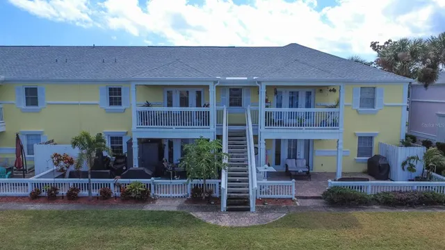 $209,000 | 237 Sea Horse Drive Southeast, Unit H, St. Petersburg, FL 33705