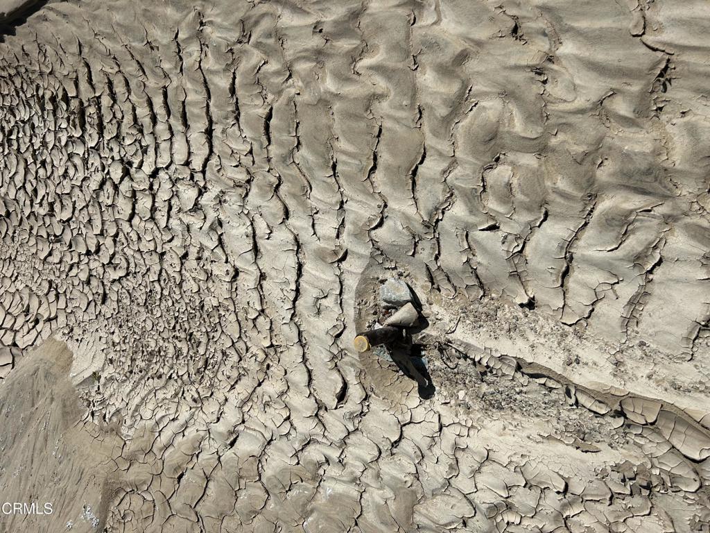 45215 East Afton Canyon Road Baker, CA 92309 - Photo 27 of 29 a bench with white walls