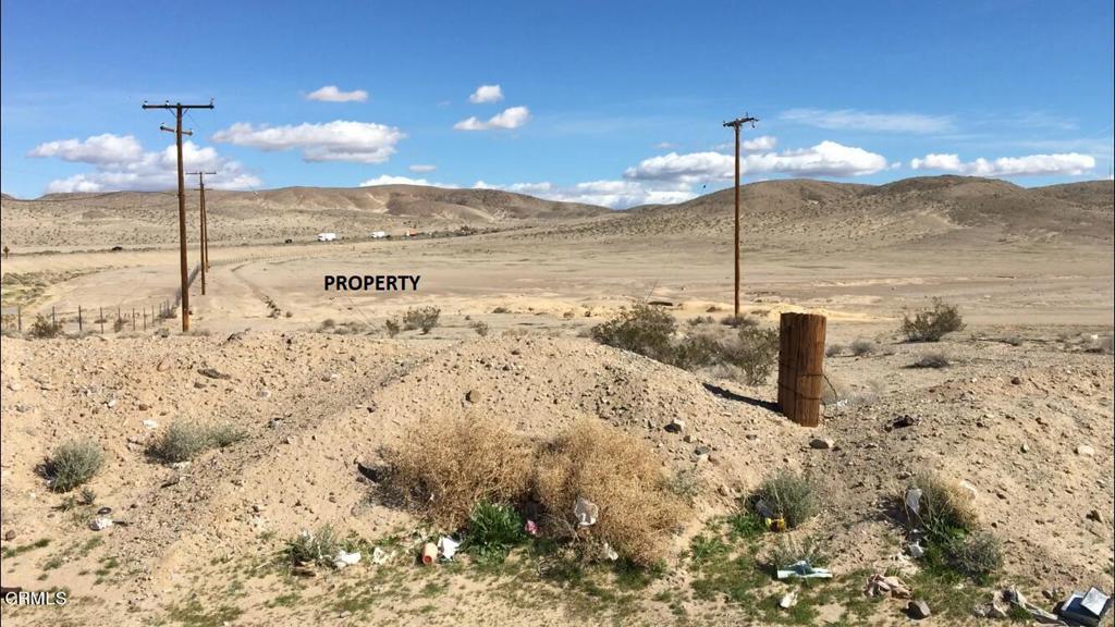 45215 East Afton Canyon Road Baker, CA 92309 - Photo 8 of 29 a view of a beach with a yard