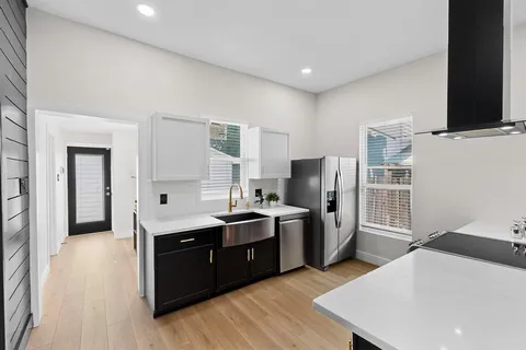 $525,000 | 712 West Eighth Street, Dallas, TX 75208