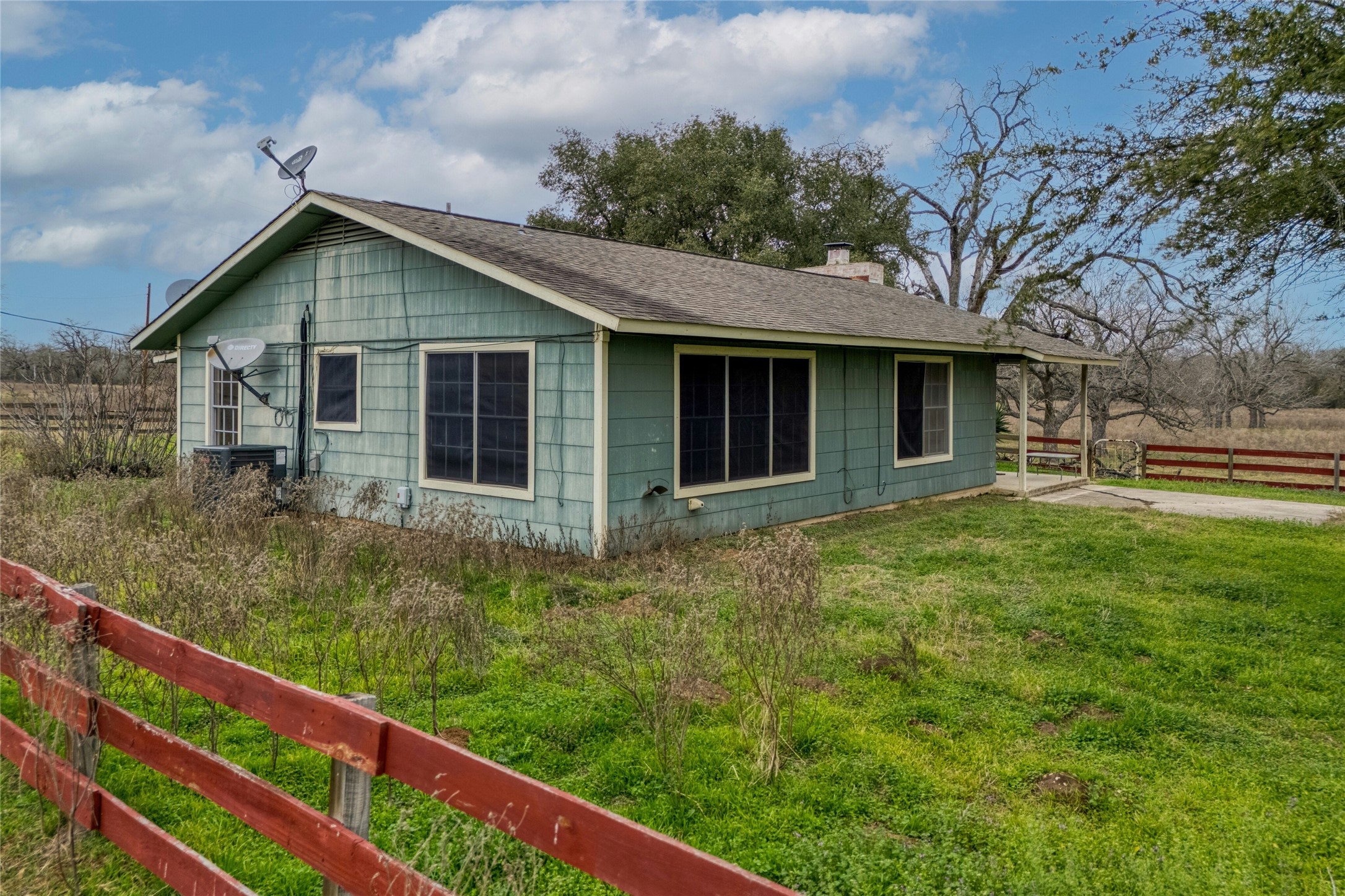 103 Robin Lane Luling, TX 78648 - Photo 8 of 40