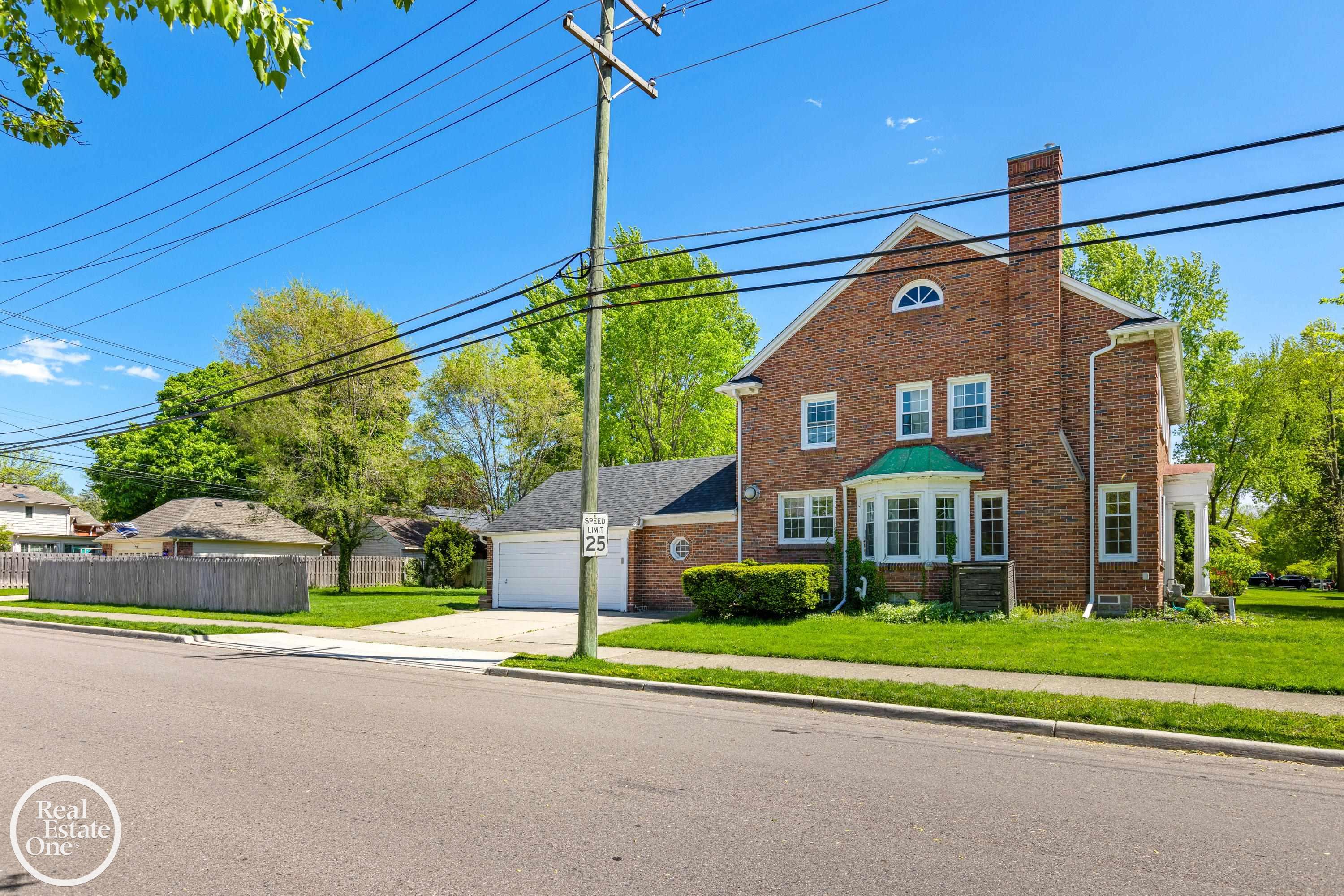 682 Lincoln Road Grosse Pointe, MI 48230 - Photo 3 of 45