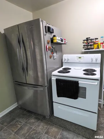 $84,500 | 1037 East 3rd Street, Flora, IL 62839