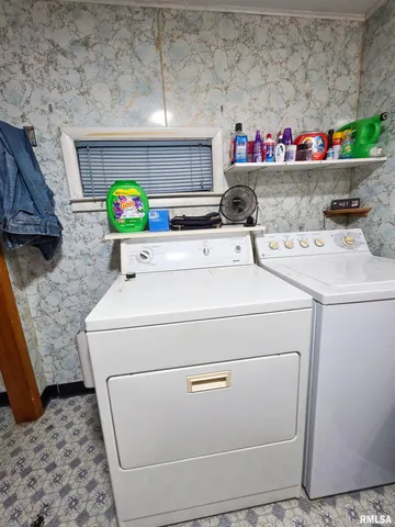 $84,500 | 1037 East 3rd Street, Flora, IL 62839