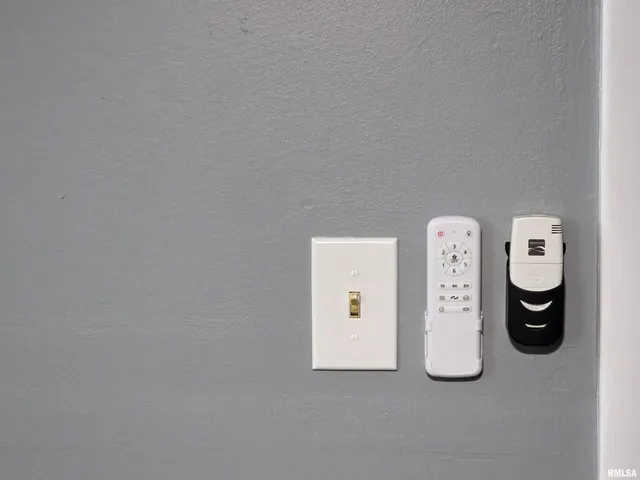 $84,500 | 1037 East 3rd Street, Flora, IL 62839