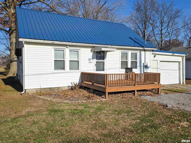 $84,500 | 1037 East 3rd Street, Flora, IL 62839