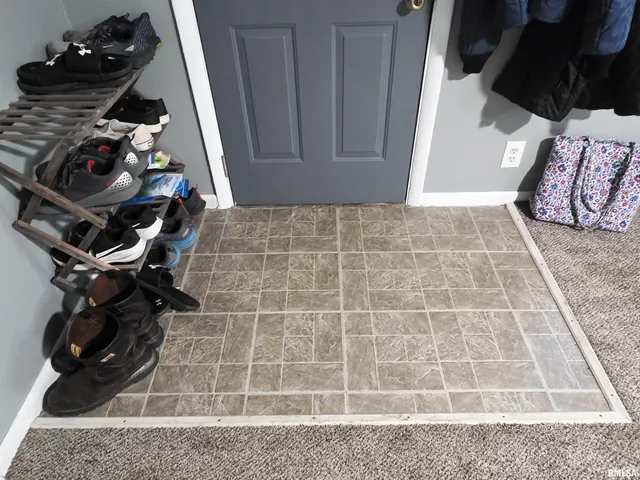 $84,500 | 1037 East 3rd Street, Flora, IL 62839