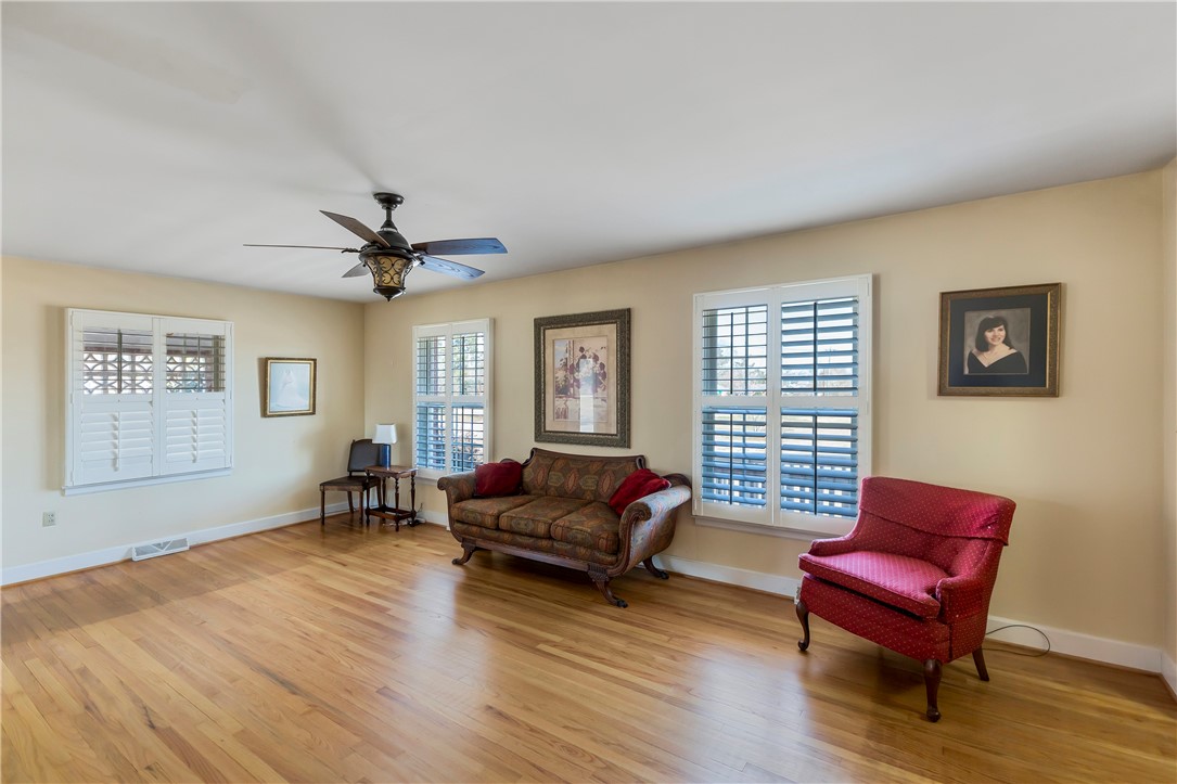 702 Quincy Road Seneca, SC 29678 - Photo 11 of 31 Gallery Image 11