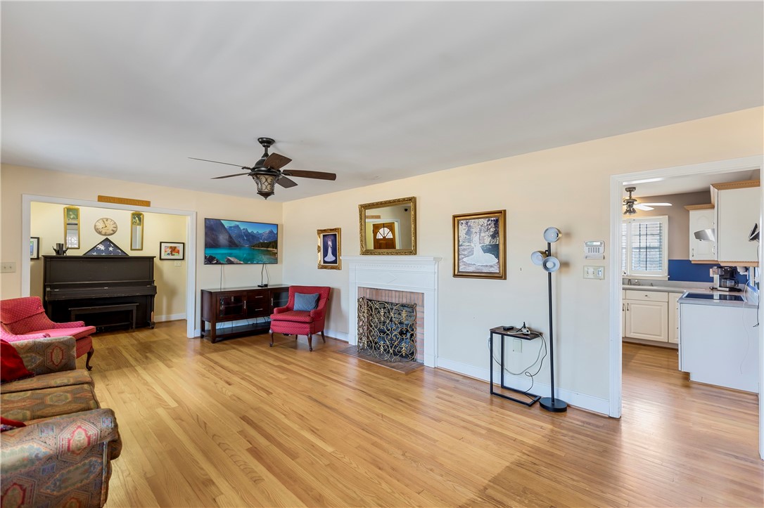 702 Quincy Road Seneca, SC 29678 - Photo 10 of 31 Gallery Image 10