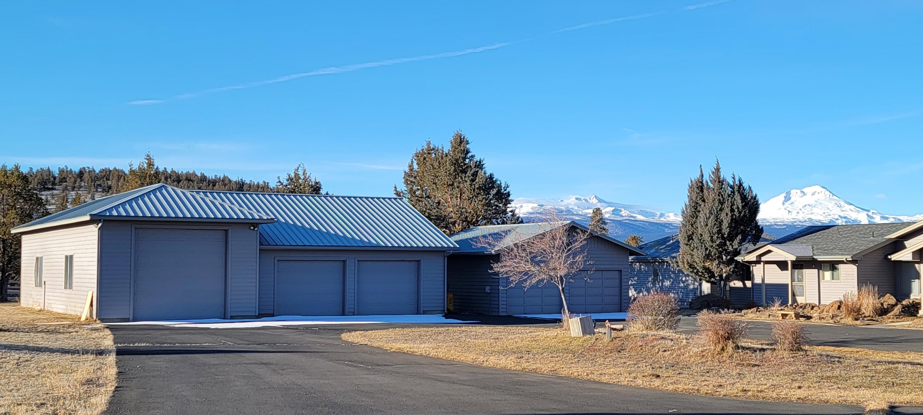 68290 George Cyrus Road Sisters, OR 97759 - Photo 3 of 52 Garages