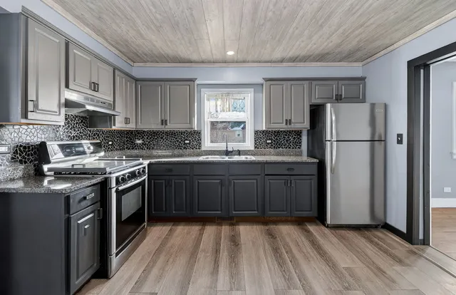 $220,000 | 1800 Cora Street, Crest Hill, IL 60403