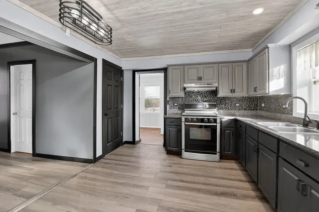 $220,000 | 1800 Cora Street, Crest Hill, IL 60403