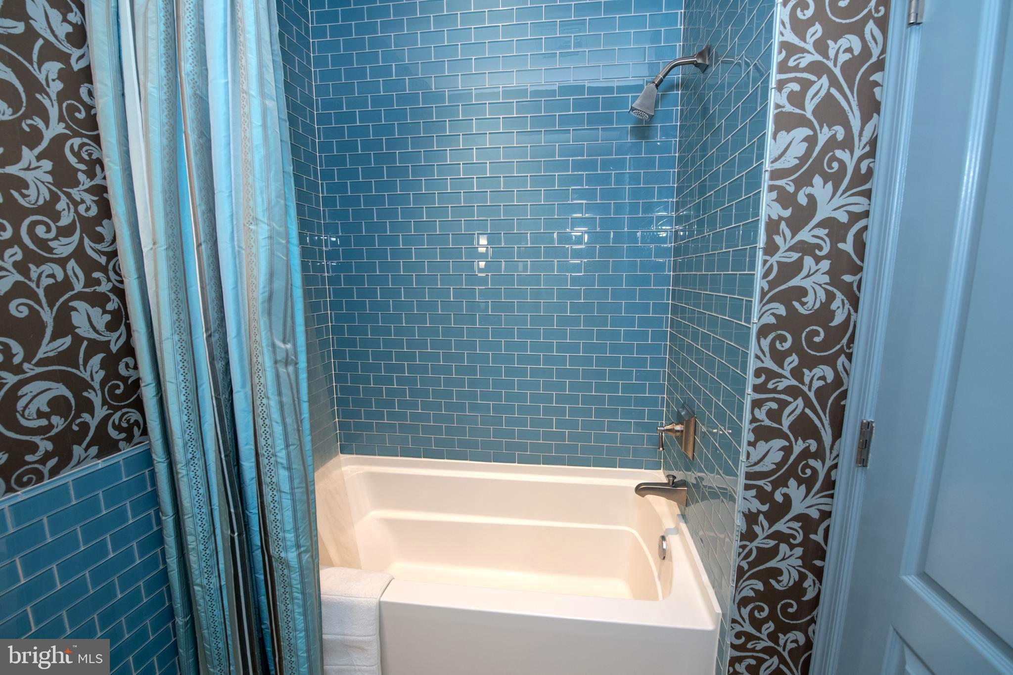434 Carson Terrace Huntingdon Valley, PA 19006 - Photo 25 of 32 Hall Bath