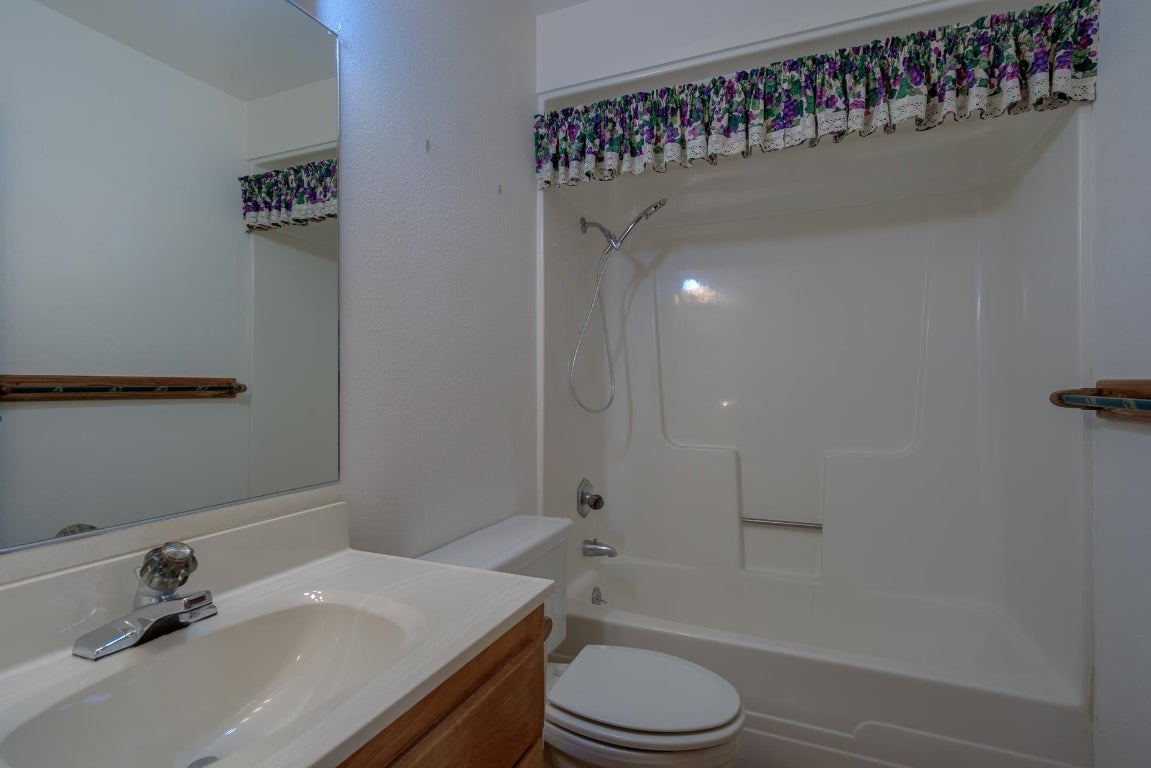 6501 Ager Road Montague, CA 96064 - Photo 9 of 18 Gallery Image 9