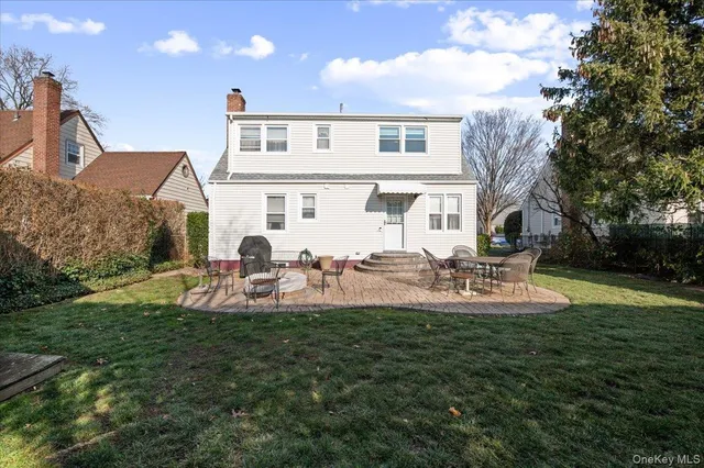$929,000 | 132 East Cherry Street, Floral Park, NY 11001