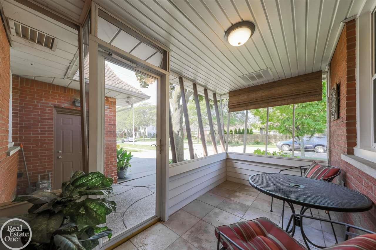 1391 Fairholme Road Grosse Pointe, MI 48236 - Photo 43 of 55 50001931-43.JPG