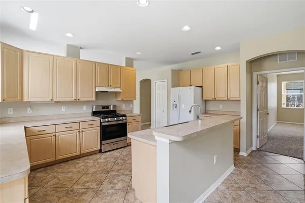 $369,900 | 6407 Bridgecrest Drive, Lithia, FL 33547