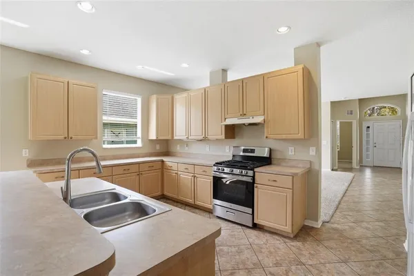 $369,900 | 6407 Bridgecrest Drive, Lithia, FL 33547