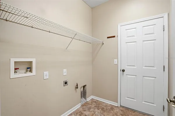 $369,900 | 6407 Bridgecrest Drive, Lithia, FL 33547