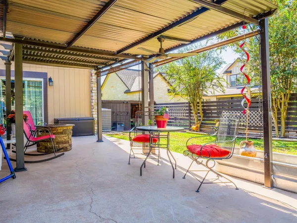$425,000 | 252 Meadowlakes Drive, Meadowlakes, TX 78654