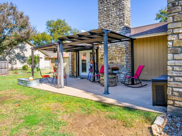 $425,000 | 252 Meadowlakes Drive, Meadowlakes, TX 78654