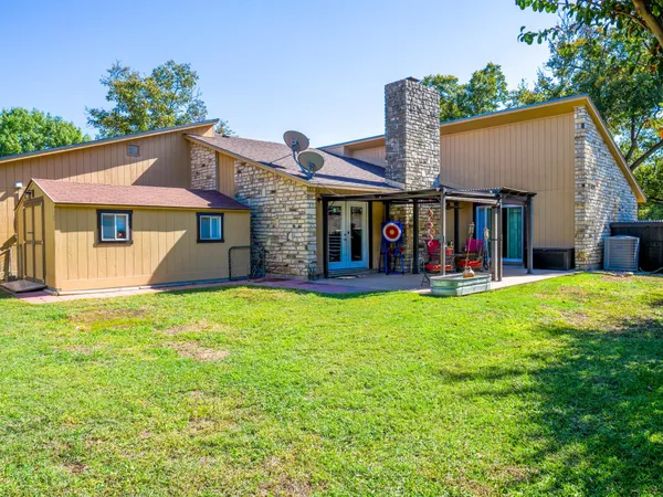 $425,000 | 252 Meadowlakes Drive, Meadowlakes, TX 78654