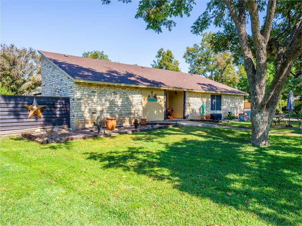$425,000 | 252 Meadowlakes Drive, Meadowlakes, TX 78654