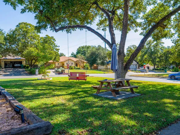 $425,000 | 252 Meadowlakes Drive, Meadowlakes, TX 78654