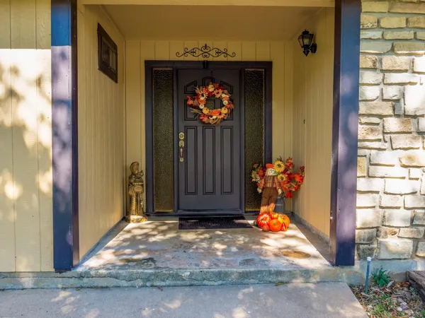 $425,000 | 252 Meadowlakes Drive, Meadowlakes, TX 78654