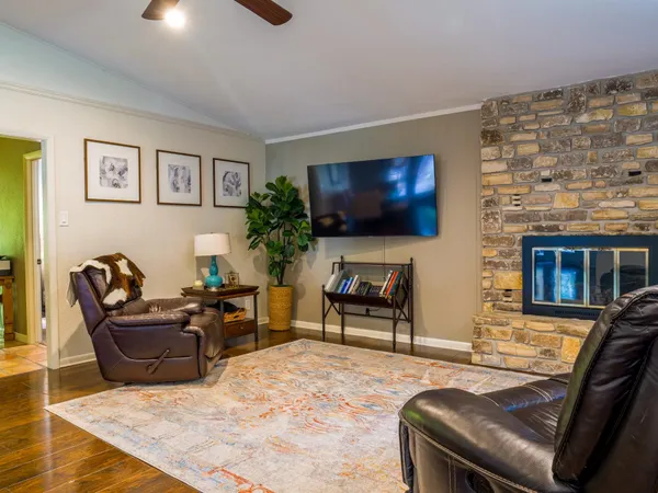 $425,000 | 252 Meadowlakes Drive, Meadowlakes, TX 78654
