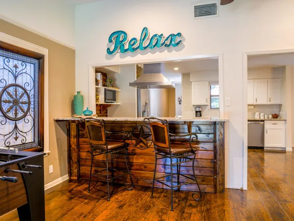 $425,000 | 252 Meadowlakes Drive, Meadowlakes, TX 78654