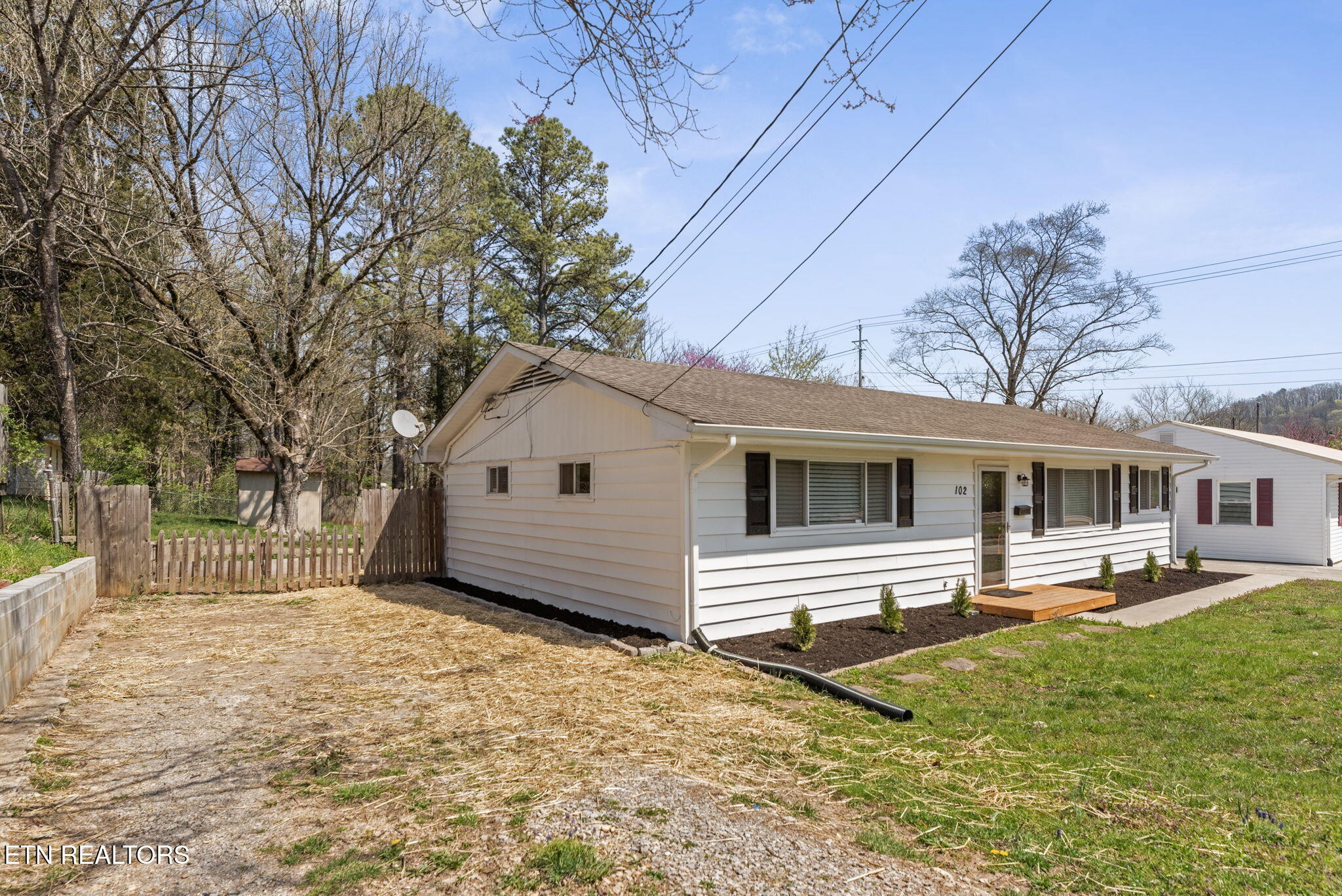 102 Bermuda Road Oak Ridge, TN 37830 - Photo 3 of 26