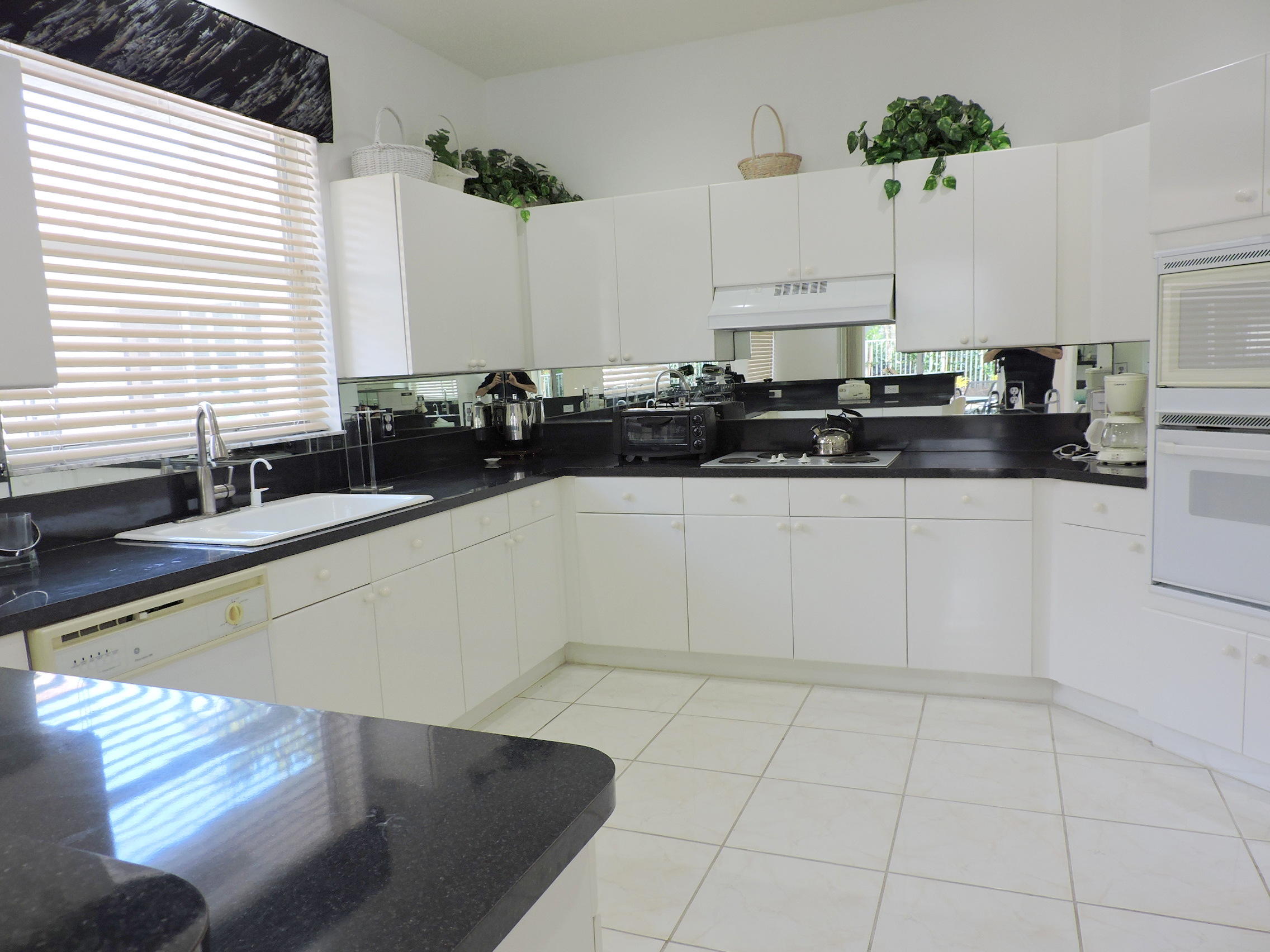 7610 La Corniche Circle Boca Raton, FL 33433 - Photo 14 of 44 Kitchen