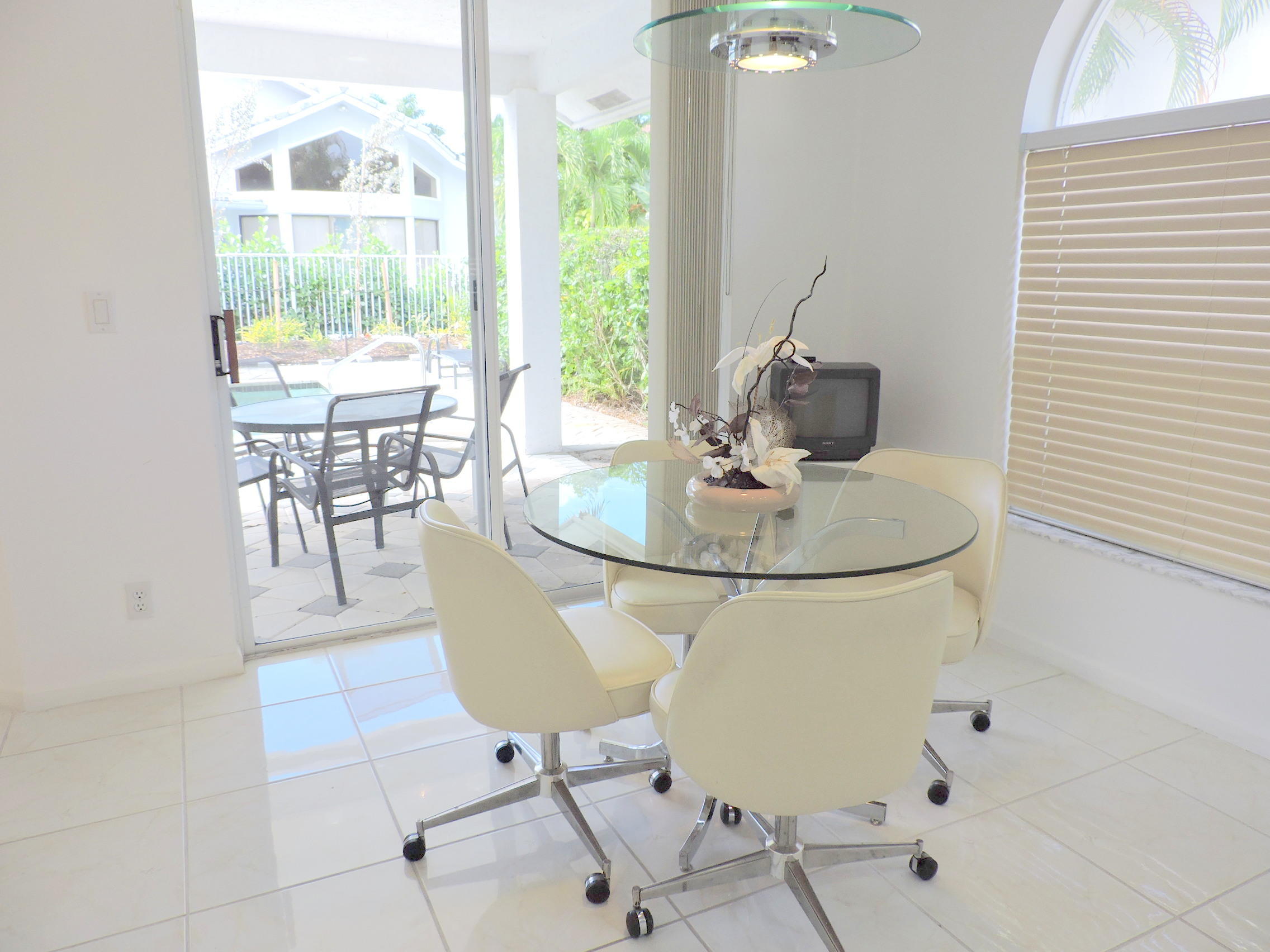 7610 La Corniche Circle Boca Raton, FL 33433 - Photo 16 of 44 Breakfast area
