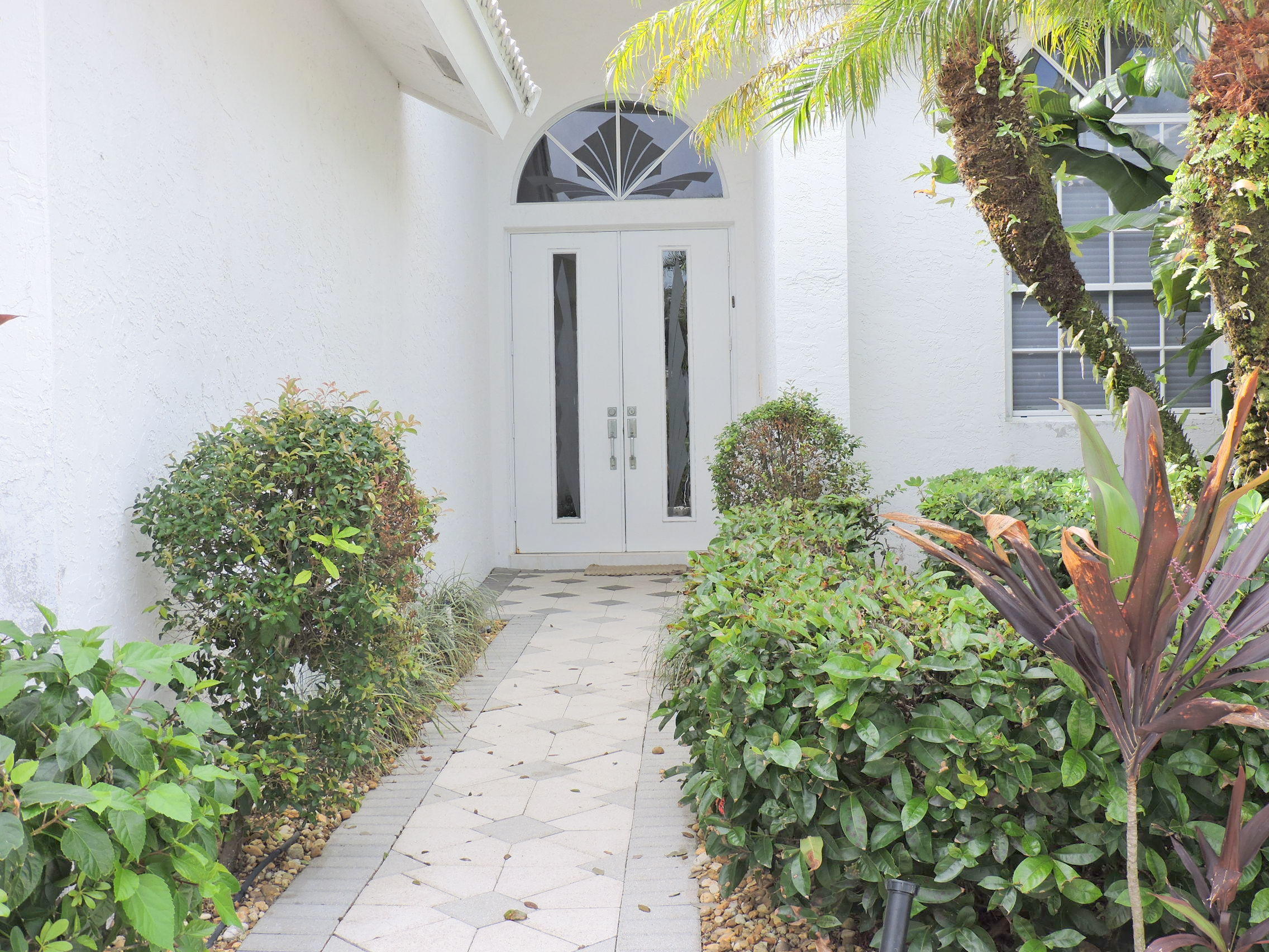 7610 La Corniche Circle Boca Raton, FL 33433 - Photo 3 of 44 Entrance