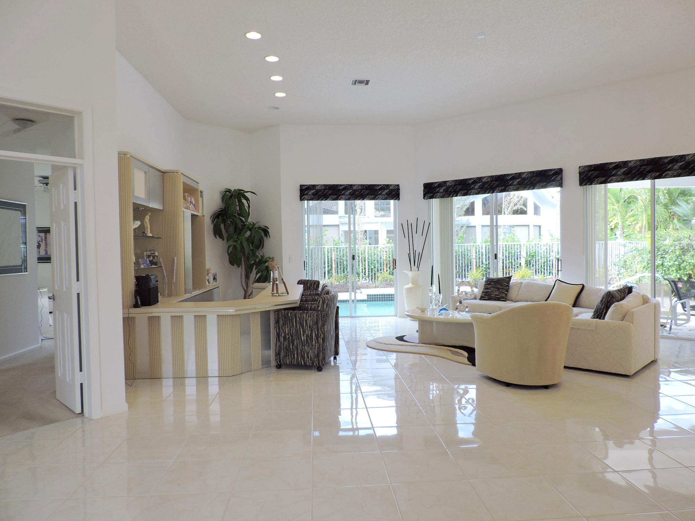 7610 La Corniche Circle Boca Raton, FL 33433 - Photo 6 of 44 Living Room