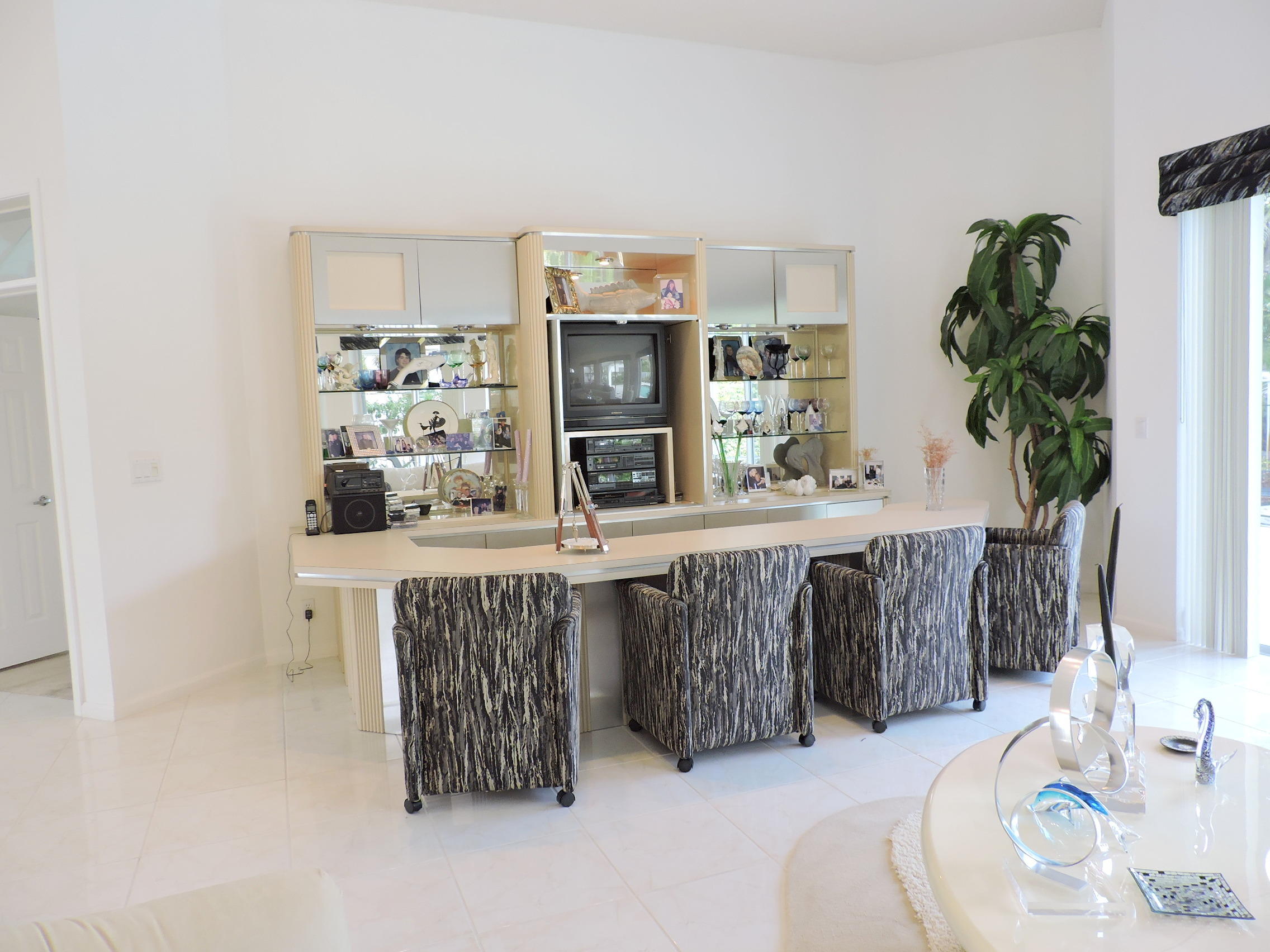7610 La Corniche Circle Boca Raton, FL 33433 - Photo 9 of 44 Living Room Bar
