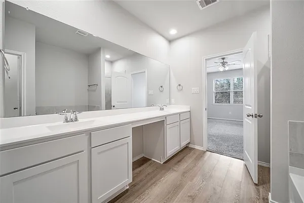 $2,500 | 9295 Inland Leather Lane, Conroe, TX 77385