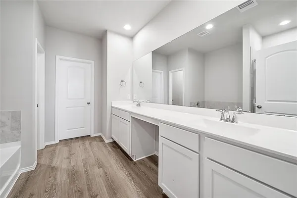 $2,500 | 9295 Inland Leather Lane, Conroe, TX 77385