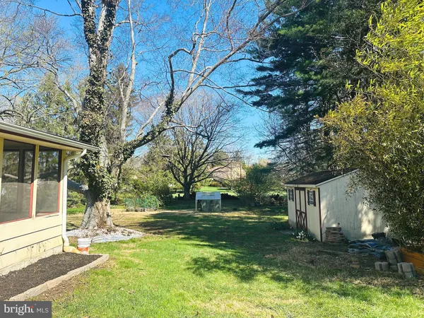a view of a house with yard and tree s