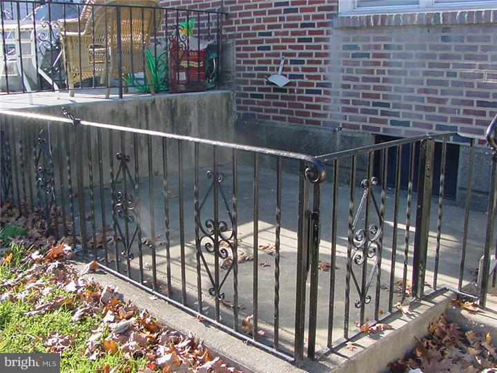 7305 Brookhaven Road Philadelphia, PA 19151 - Photo 3 of 14 Patio
