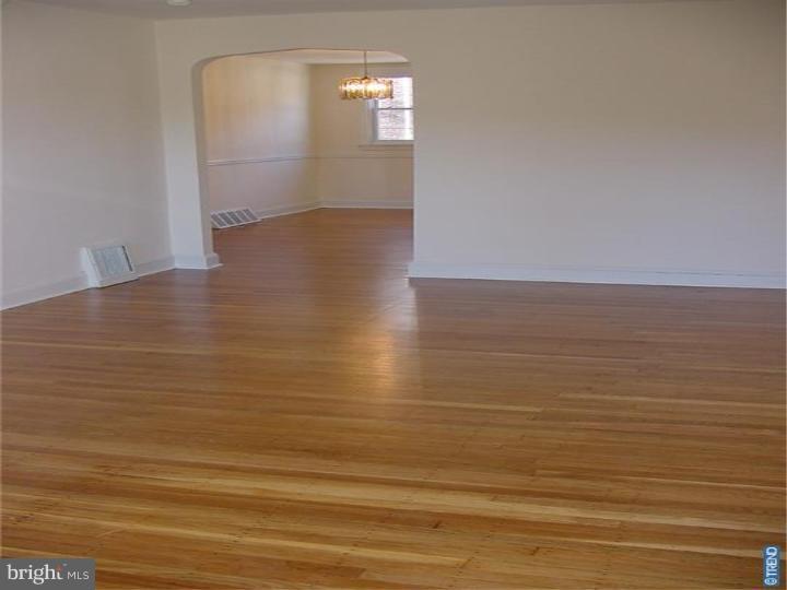 7305 Brookhaven Road Philadelphia, PA 19151 - Photo 4 of 14 Living Room