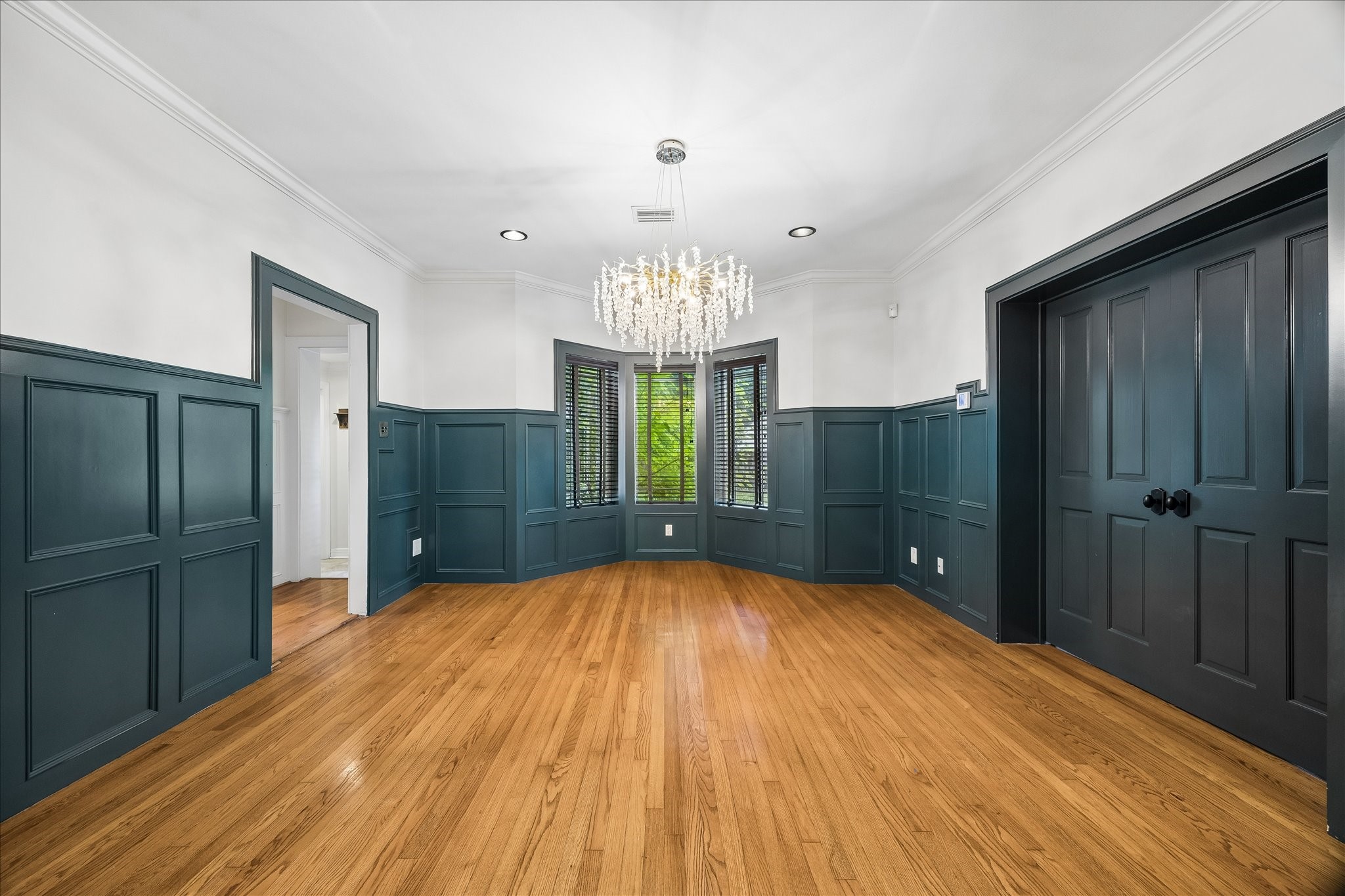 3231 North MacGregor Way Houston, TX 77004 - Photo 5 of 22 This space can be used for a formal dining room featuring abundant natural light and an elegant chandelier