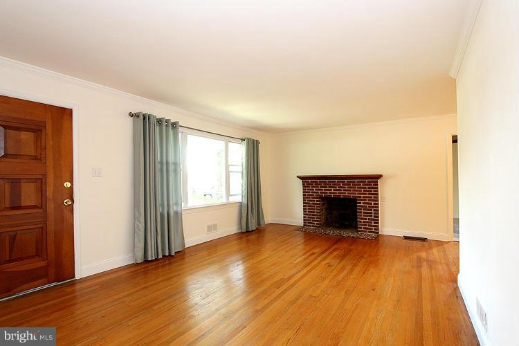 8314 Adelphi Road Adelphi, MD 20783 - Photo 5 of 27 Living Room