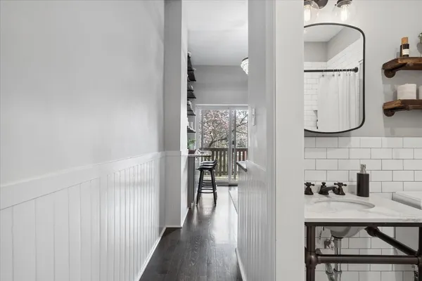 $525,000 | 2151 North Seminary Avenue, Unit B, Chicago, IL 60614