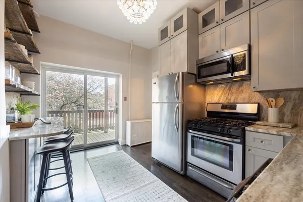 $525,000 | 2151 North Seminary Avenue, Unit B, Chicago, IL 60614